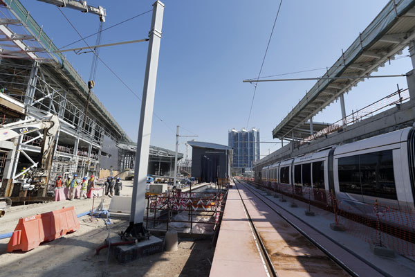 Dubai Tram begins testing