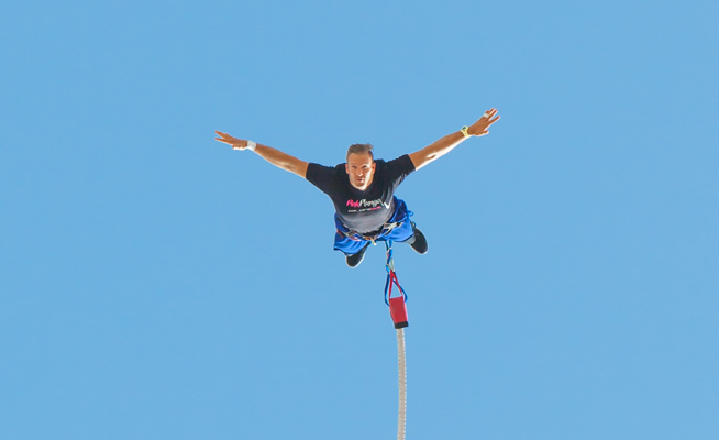 Bungee jump world record broken in Dubai