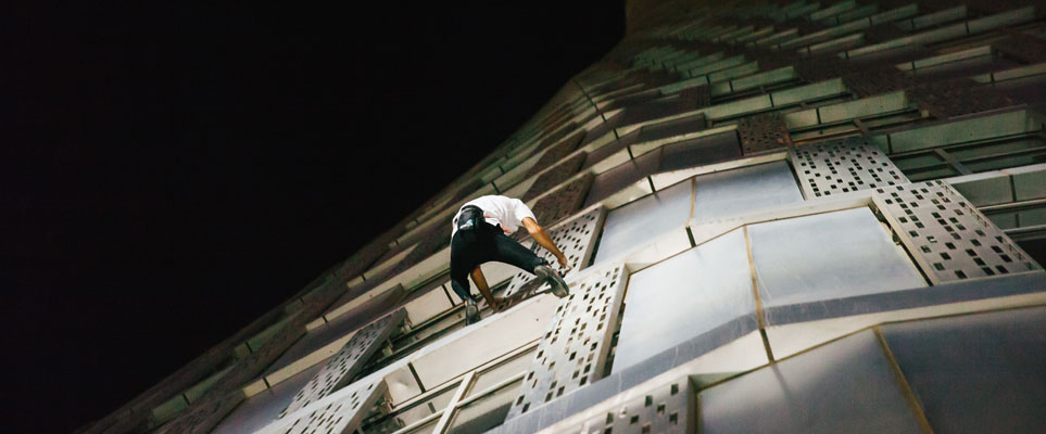 Alain Robert Spiderman climbs Dubai Marina Twisty Tower (Cayan Tower)