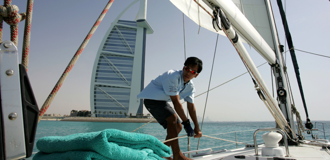 boat capsize dubai